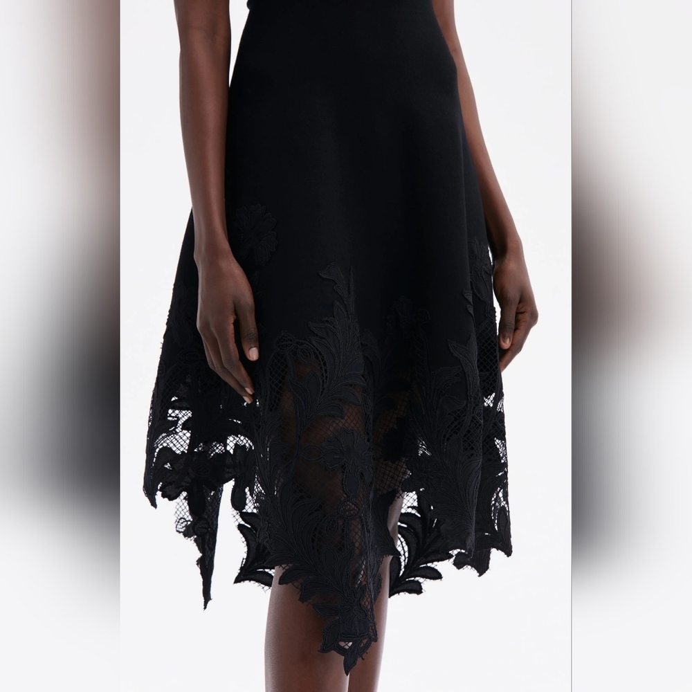 Oscar De La Renta Black Asymmetrical Jewel Neck Floral Guipure Lace‎ Midi-Dress - Picture 4 of 10